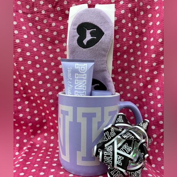 VS Pink Gift Set - Picture 2 of 2